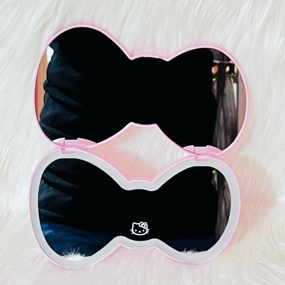 Hello Kitty Bow LED Compact Mirror Large - Picture 6 of 10